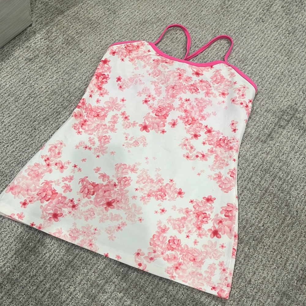 Lululemon tank top size 8